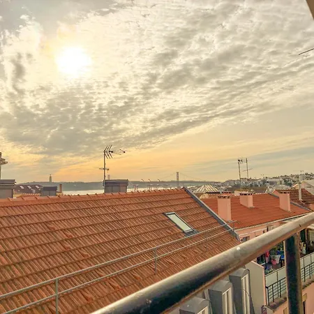 My Fair - 3 Bedroom Loft Near Principe Real Apartment *