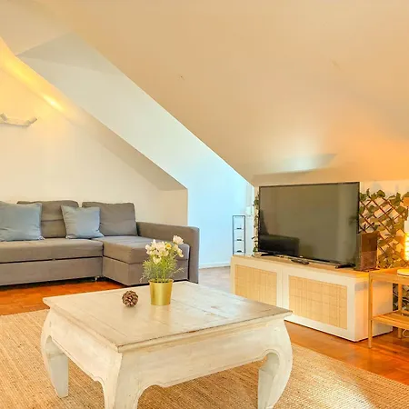 My Fair - 3 Bedroom Loft Near Principe Real *