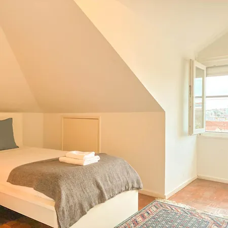 My Fair - 3 Bedroom Loft Near Principe Real Lägenhet *