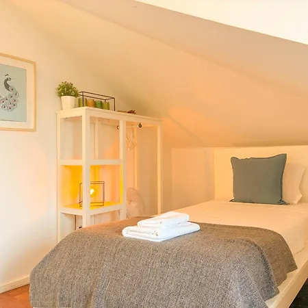 My Fair - 3 Bedroom Loft Near Principe Real *