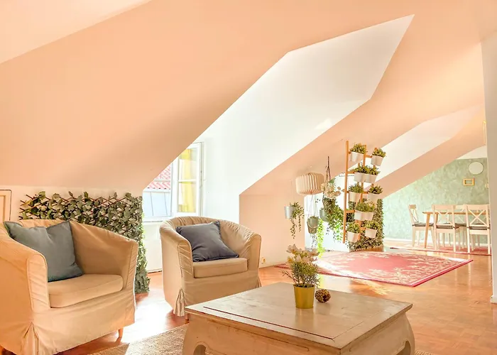 My Fair - 3 Bedroom Loft Near Principe Real Appartement