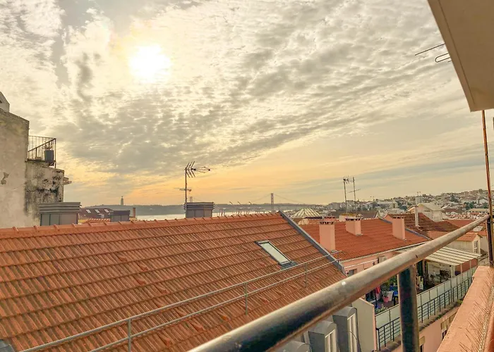 My Fair - 3 Bedroom Loft Near Principe Real Appartement *
